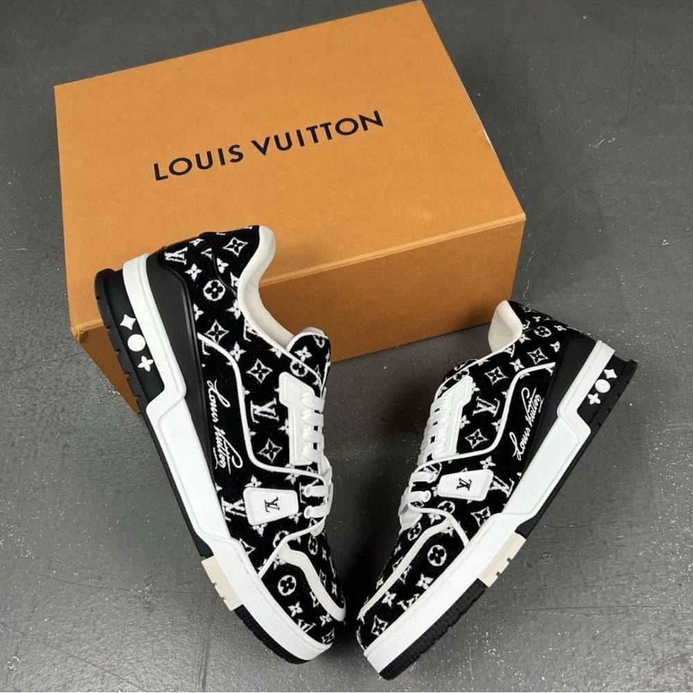 LV Trainer Sneaker sz 10. US sz 11.